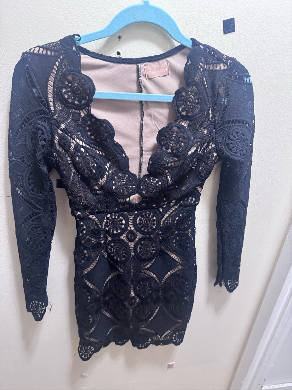 Love triangle Black Lace Long Sleeve V-Neck Dress size 6